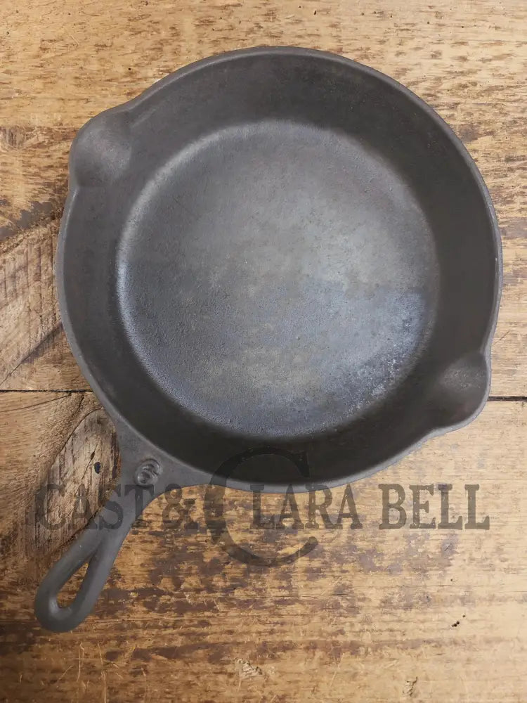 Hard to Find and Priced to Sell! 1910’s Lodge #6 Skillet with Arc Logo. Phil’s favorite series! Skillet