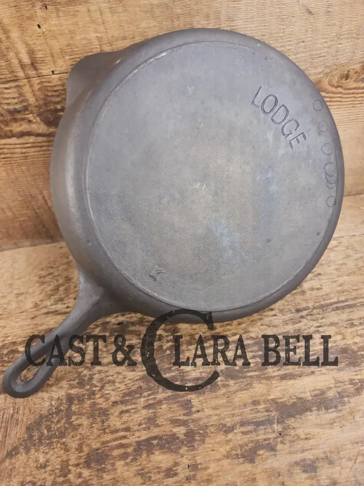 Hard to Find and Priced to Sell! 1910’s Lodge #6 Skillet with Arc Logo. Phil’s favorite series! Skillet