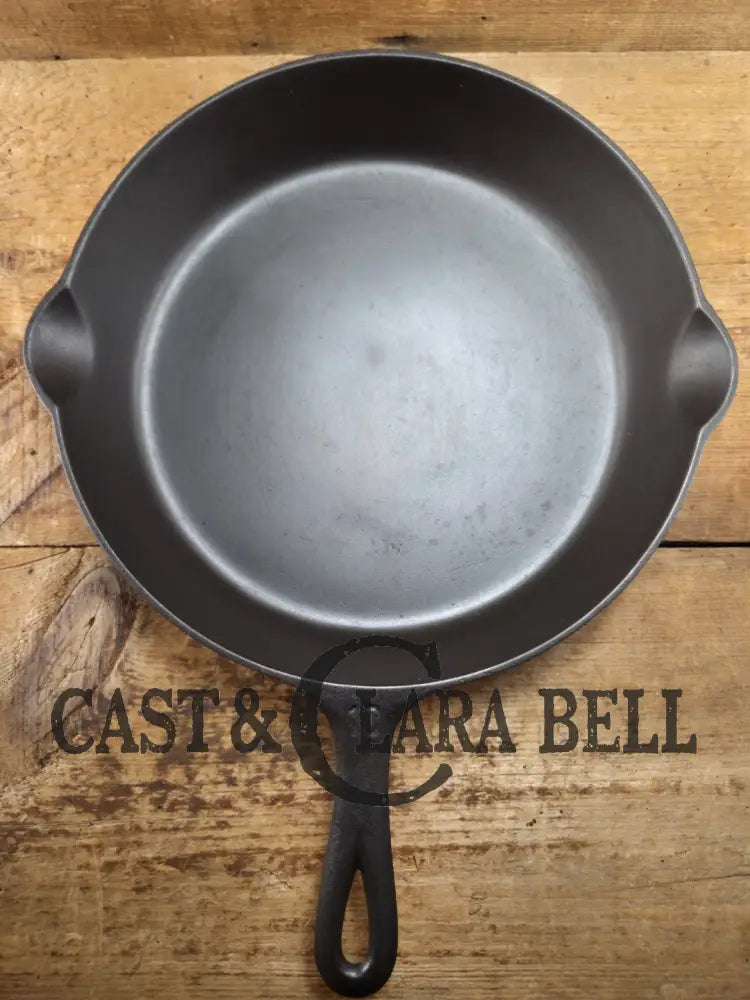 Hard to find BIG Skillet! 1920’s Griswold #10 Skillet with Large Block Logo 716 B. Almost perfect condition Skillet