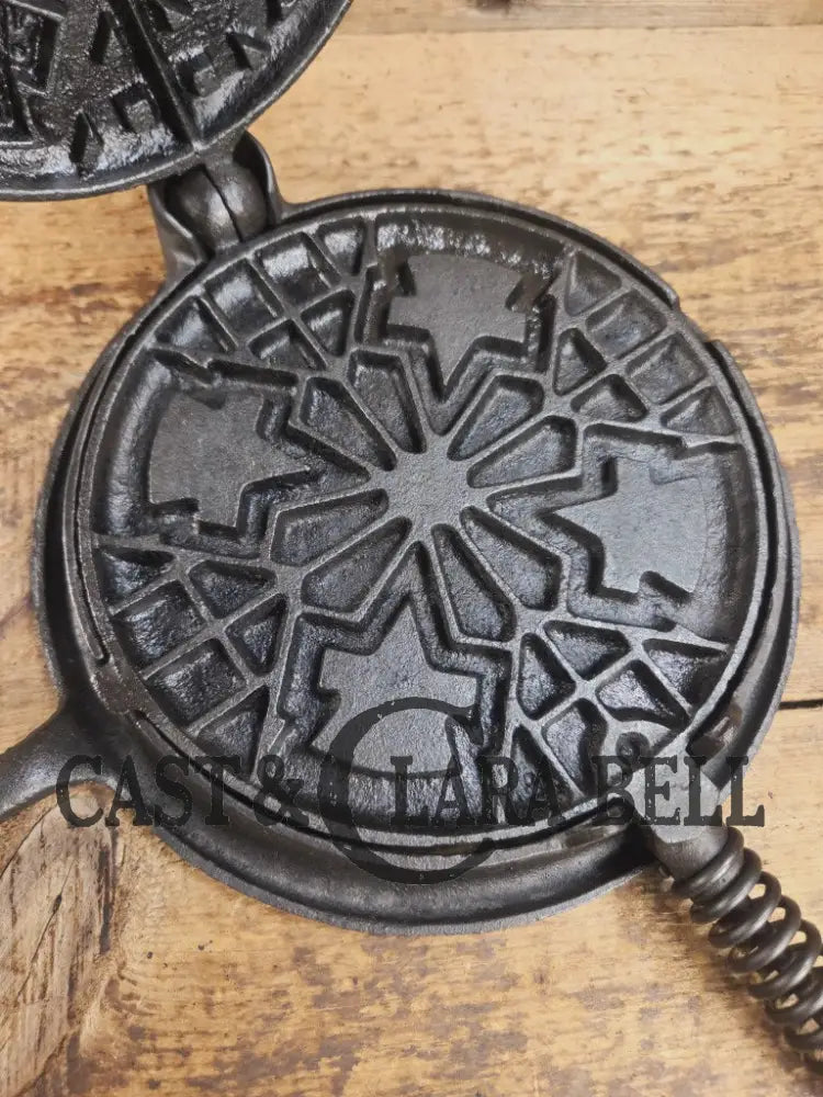 Hard to find check out the waffle pattern! 1920’s ’Keen Kutter’ by E.C. Simmons (Simmons hardware) #8 Waffle Iron with