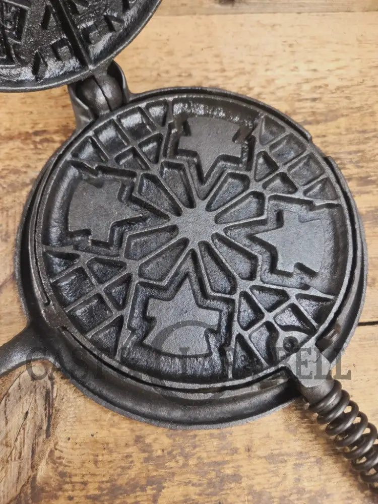Hard to find check out the waffle pattern! 1920’s ’Keen Kutter’ by E.C. Simmons (Simmons hardware) #8 Waffle Iron with