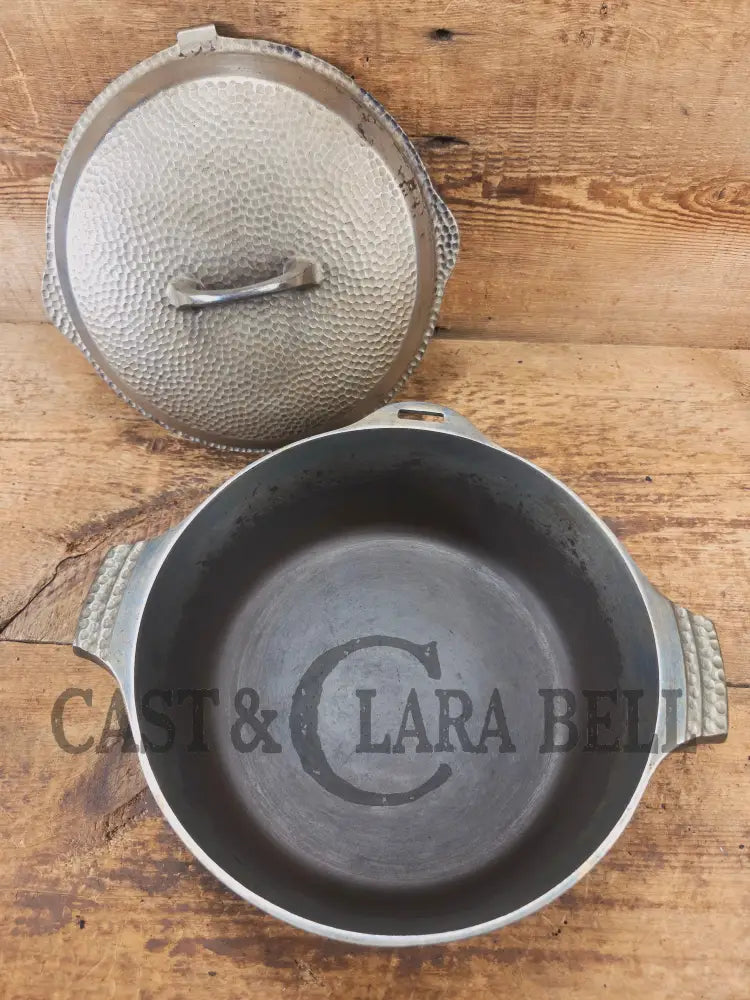 Hard to find 1930’s Hammered AND Duo-Chrome Finish Griswold No. 8 Hinged Dutch Oven w/ Small Logo 2058 - Dutch Ovens