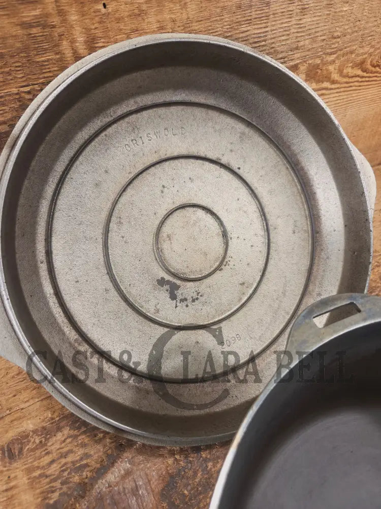 Hard to find 1930’s Hammered AND Duo-Chrome Finish Griswold No. 8 Hinged Dutch Oven w/ Small Logo 2058 - Dutch Ovens