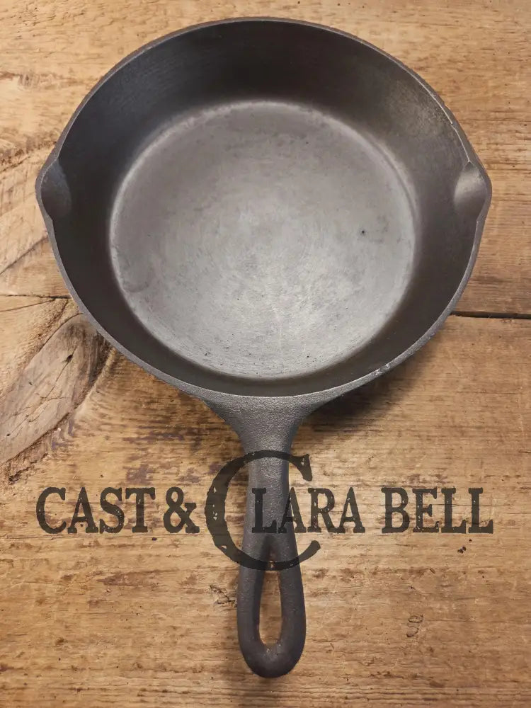 Hard to find in the Lodge Blob Series. 1930’s Lodge #6 Cast Iron Skillet with 3 Notch Heat Ring. Raised Blob makers