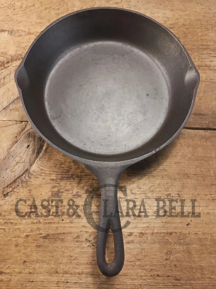 Hard to find in the Lodge Blob Series. 1930’s Lodge #6 Cast Iron Skillet with 3 Notch Heat Ring. Raised Blob makers