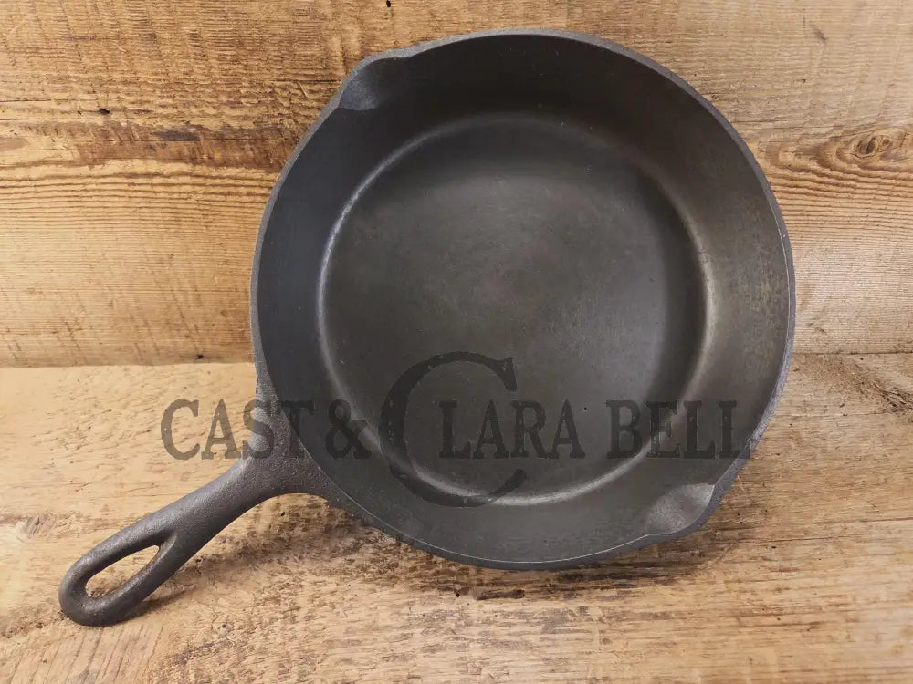 Hard to find in the Lodge Blob Series. 1930’s Lodge #6 Cast Iron Skillet with 3 Notch Heat Ring. Raised Blob makers