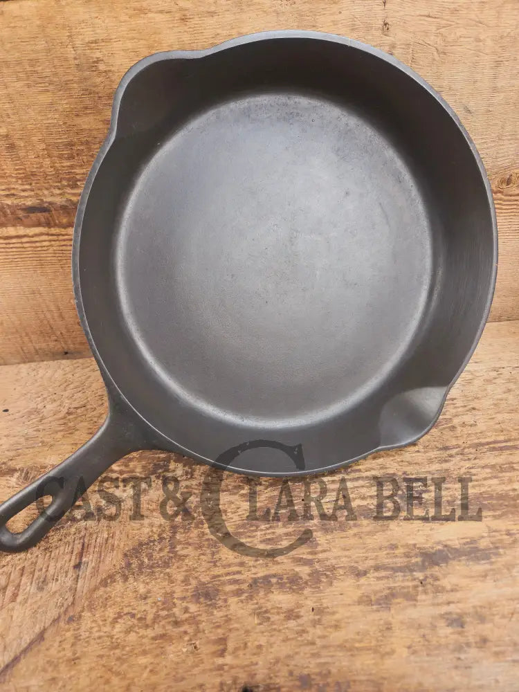 Hard to Find McClary’s #9 Cast Iron Skillet - Canadian made vintage Drip Top Spider Skillet. X617 Ontario Canada Skillet