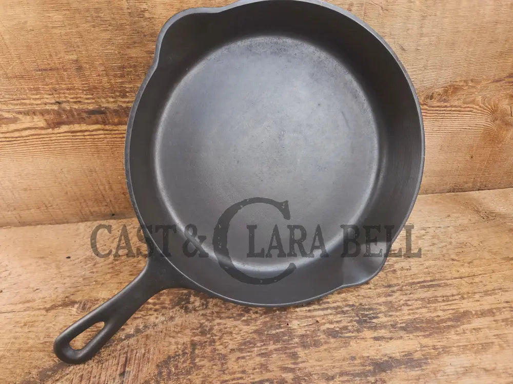 Hard to Find McClary’s #9 Cast Iron Skillet - Canadian made vintage Drip Top Spider Skillet. X617 Ontario Canada Skillet