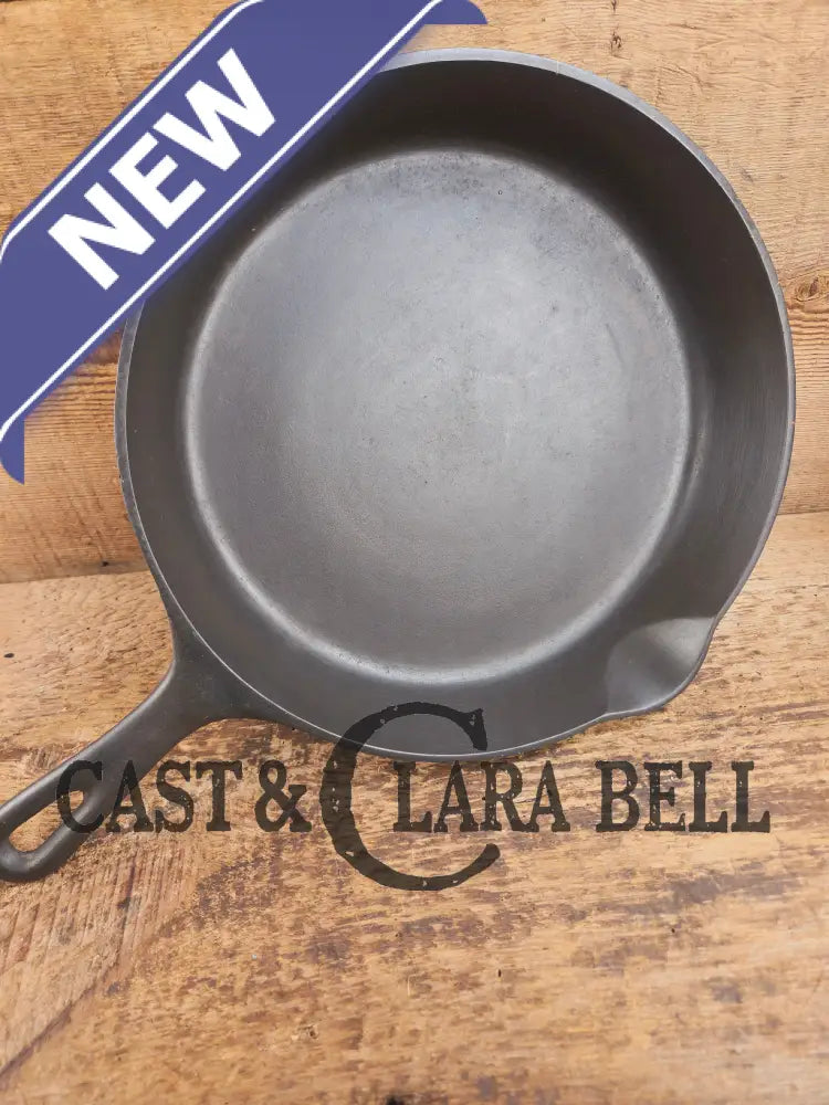 Hard to Find McClary’s #9 Cast Iron Skillet - Canadian made vintage Drip Top Spider Skillet. X617 Ontario Canada Skillet