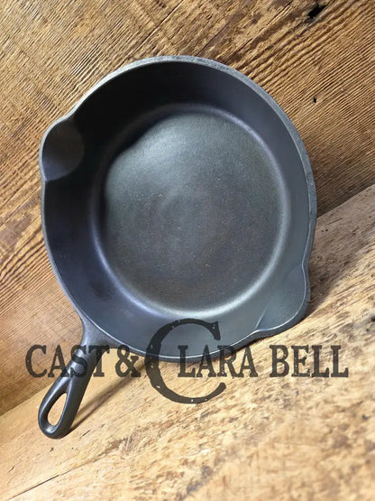Hard to Find! Mint condition Griswold #4 Skillet (c. 1907-1912) with EPU and Large Slant Logo 702. Fully restored and