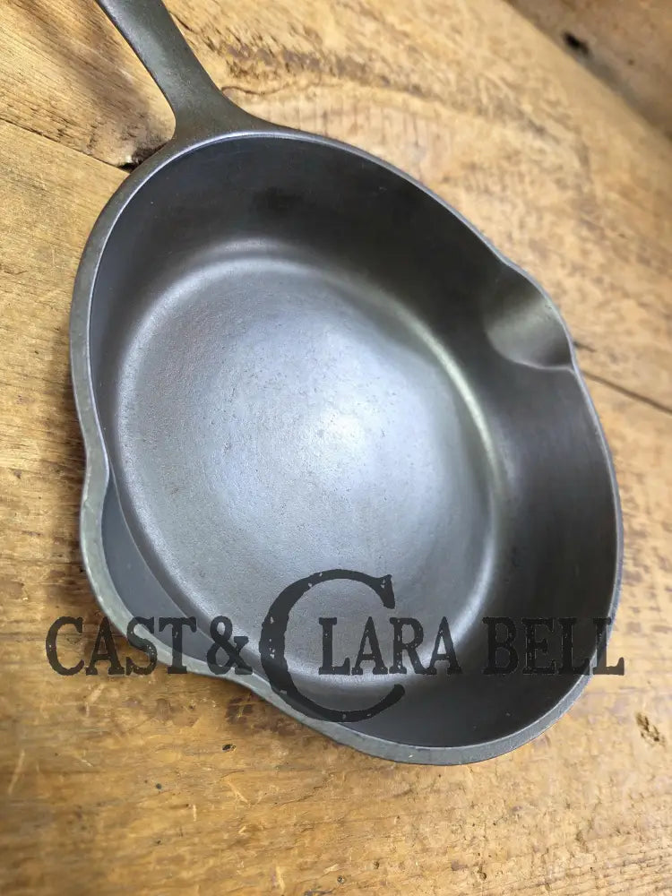 Hard to Find! Mint condition Griswold #4 Skillet (c. 1907-1912) with EPU and Large Slant Logo 702. Fully restored and