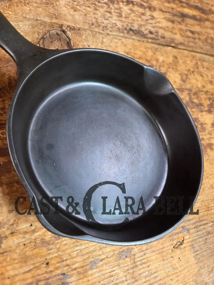 HARD TO FIND! Wagner Made Wertz and Singer #2 Cast Iron Advertising Skillet for Wertz & Singer. Stylized logo Great