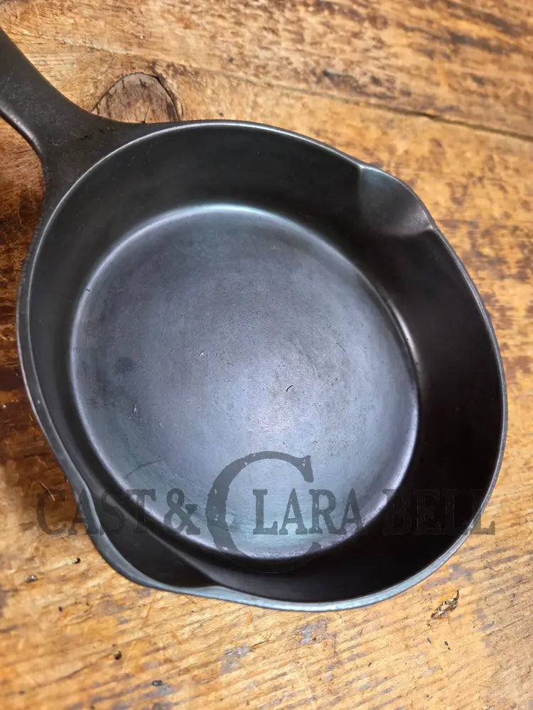 HARD TO FIND! Wagner Made Wertz and Singer #2 Cast Iron Advertising Skillet for Wertz & Singer. Stylized logo Great