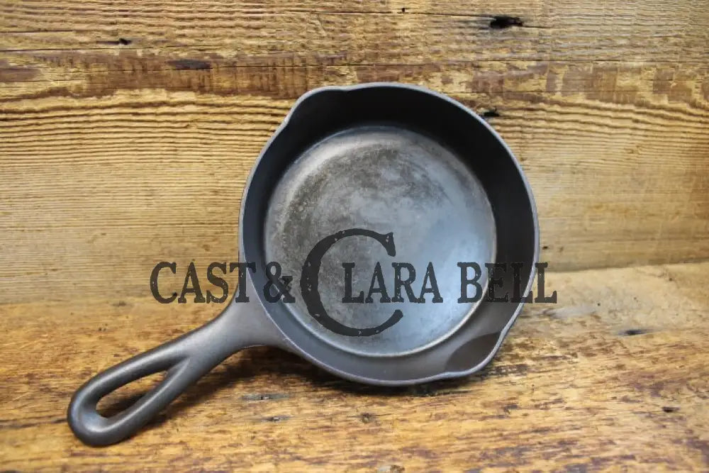 Hard To Find! Wagner Ware #2 Cast Iron Skillet. Stylized Logo Great Collector’s Piece. Skillet