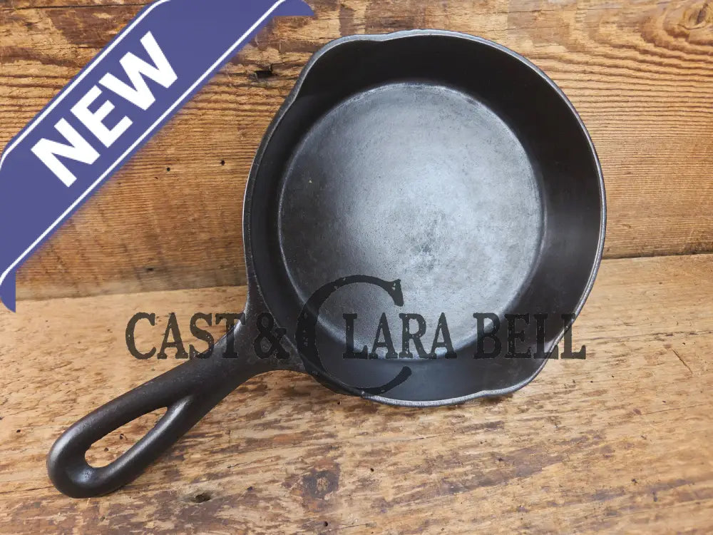HARD TO FIND! Wagner Ware #2 Cast Iron Skillet. Stylized logo Great collector’s piece Skillet