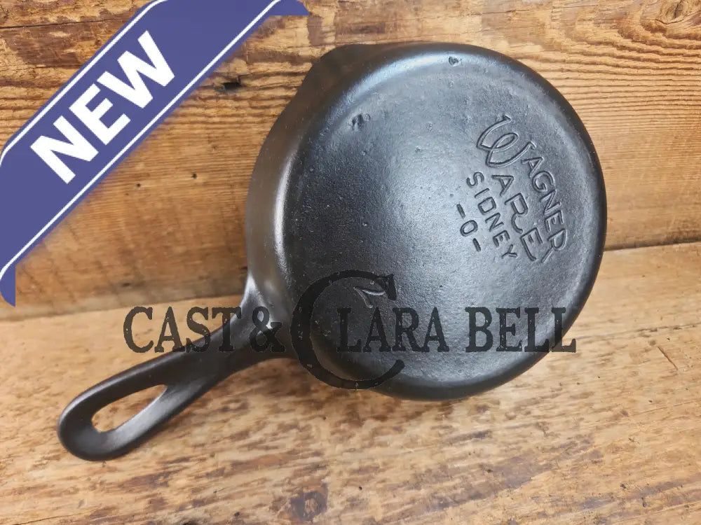 HARD TO FIND! Wagner Ware #2 Cast Iron Skillet. Stylized logo Great collector’s piece Skillet