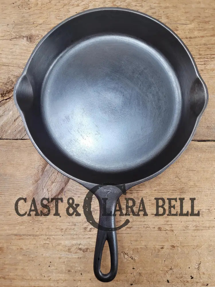 Harder To Find 1920’S Griswold’s Victor #7 Skillet With Heat Ring Fully Marked 721. Amazing