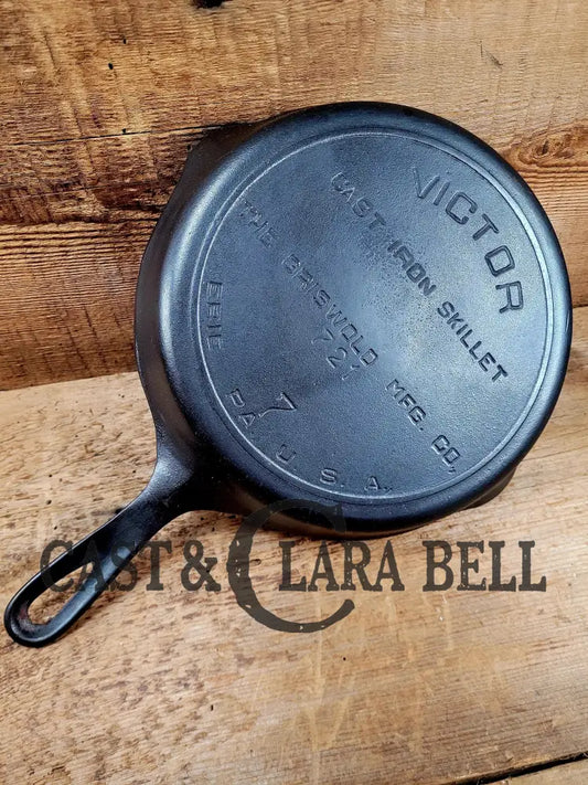 Harder To Find 1920’S Griswold’s Victor #7 Skillet With Heat Ring Fully Marked 721. Amazing