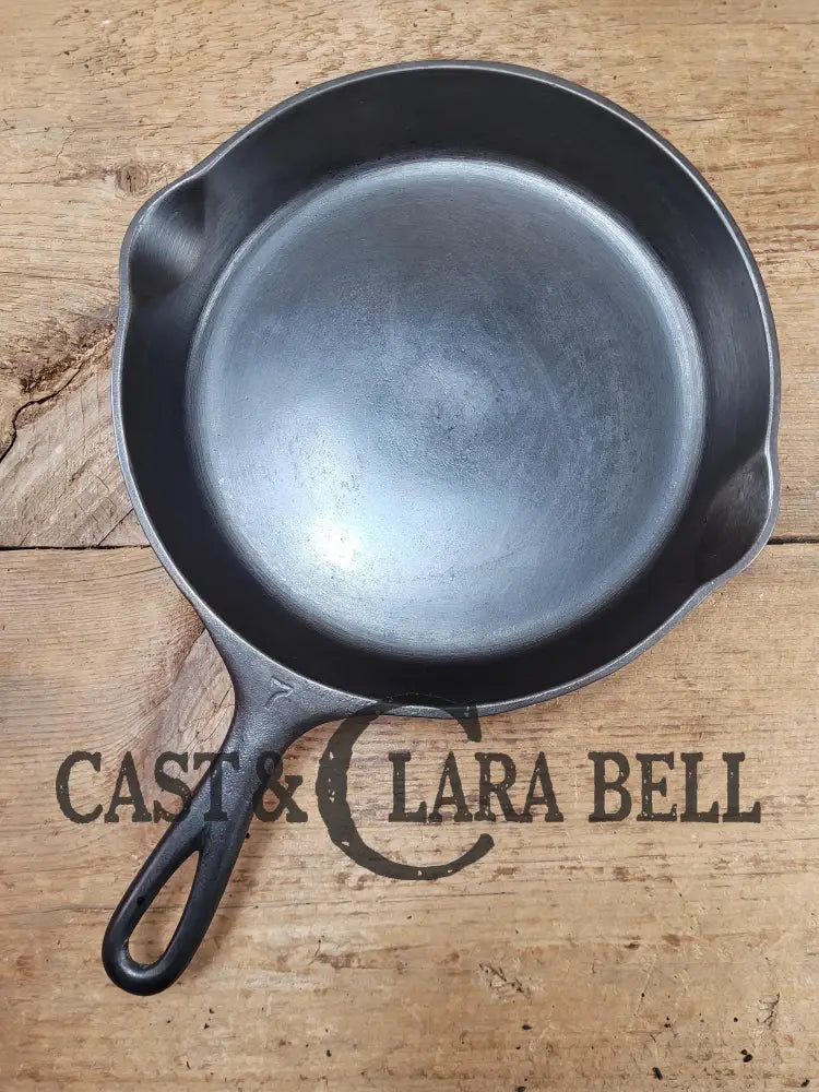 Harder To Find 1920’S Griswold’s Victor #7 Skillet With Heat Ring Fully Marked 721. Amazing