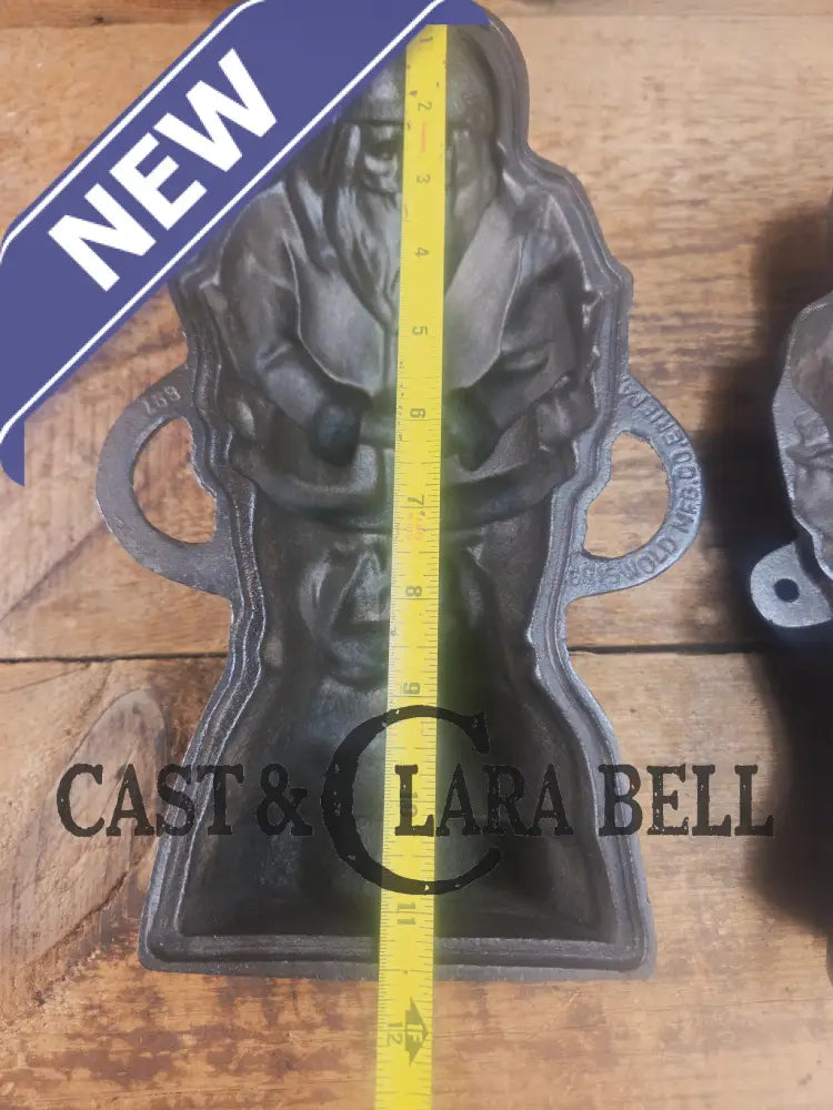 Ho Ho Hold the SHOW!! The Authentic #897/898 Griswold SANTA Cake Mold (Hello Kiddies!). Many copies are out there see