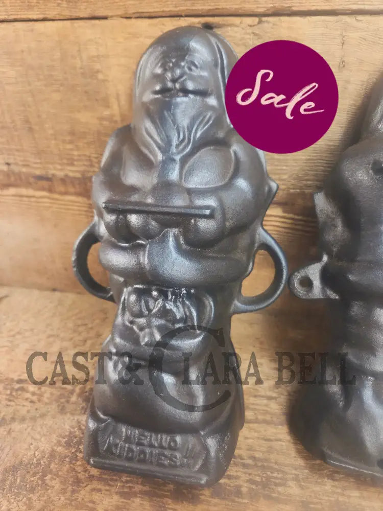 Ho Ho Hold the SHOW!! The Authentic #897/898 Griswold SANTA Cake Mold (Hello Kiddies!). Many copies are out there see
