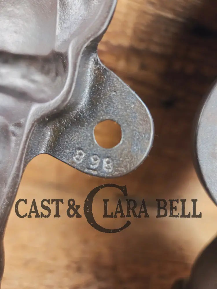 Ho Ho Hold the SHOW!! The Authentic #897/898 Griswold SANTA Cake Mold (Hello Kiddies!). Many copies are out there see