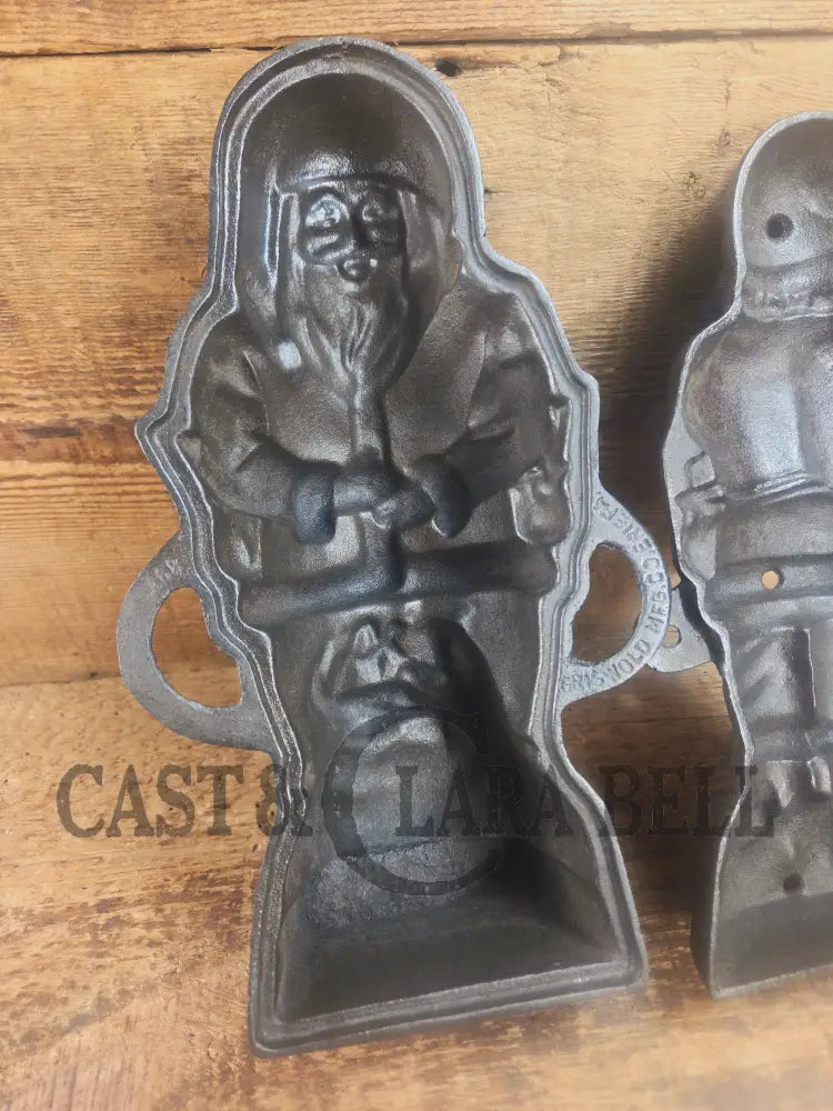 Ho Ho Hold the SHOW!! The Authentic #897/898 Griswold SANTA Cake Mold (Hello Kiddies!). Many copies are out there see