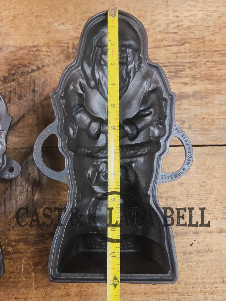 Ho Ho Hold the SHOW!! The Authentic #897/898 Griswold SANTA Cake Mold (Hello Kiddies!). Many copies are out there see