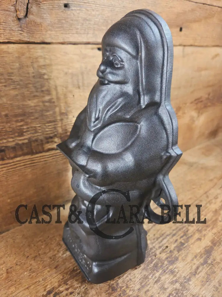 Ho Ho Hold the SHOW!! The Authentic #897/898 Griswold SANTA Cake Mold (Hello Kiddies!). Many copies are out there see
