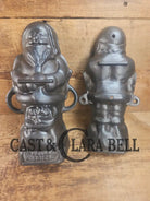 Ho Ho Hold the SHOW!! The Authentic #897/898 Griswold SANTA Cake Mold (Hello Kiddies!). Many copies are out there see