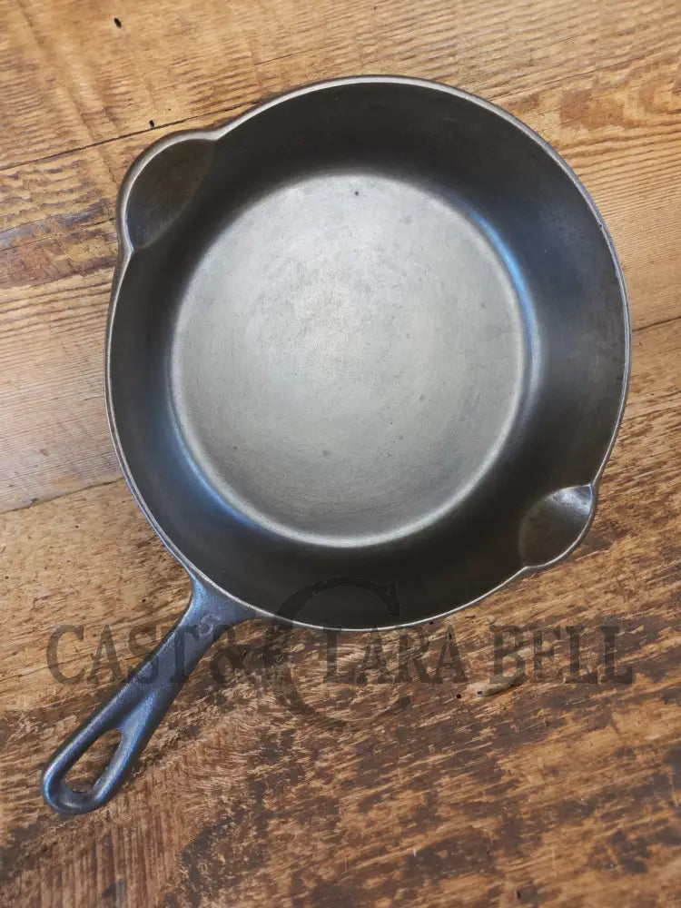 HTF! 1920’s #5 O’Brien and O’Brien (Chicago IL) Cast iron Skillet. Unique for the collector! - Skillet