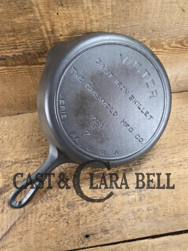 HTF 1920’s Griswold Fully Marked Victor #7 Skillet with Heat Ring 721 B. Fully Restored and Ready to Use! Skillet