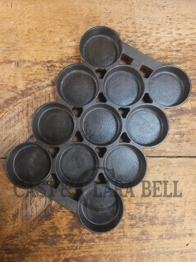 HTF 1920’s Griswold No. 1 Gem Pan Variation 1 11 cup p/n 940. Rarity 4 Bakeware