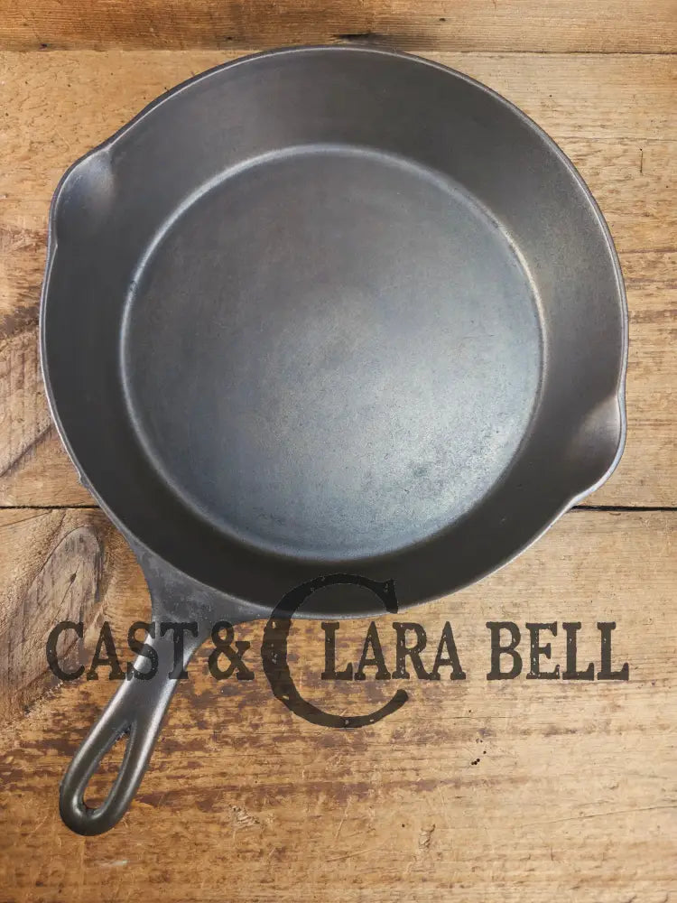 HTF 1920’s Wagner Sidney O #9 ’Arc Straight’ Skillet with Heat Ring. Beautiful design superior performance Skillet