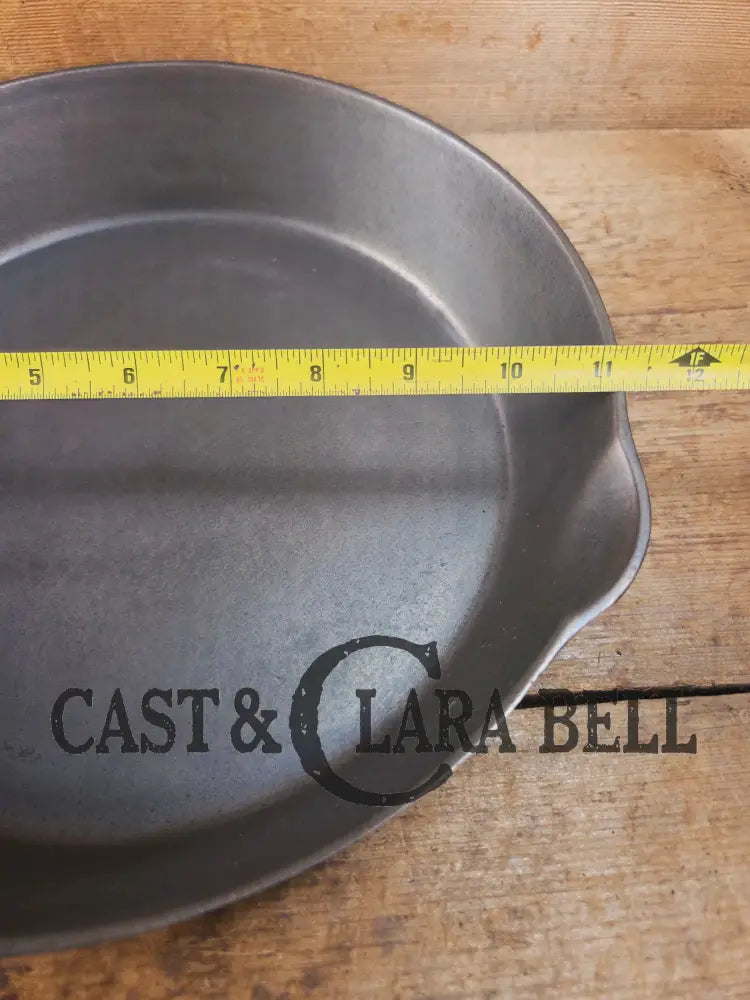 HTF 1920’s Wagner Sidney O #9 ’Arc Straight’ Skillet with Heat Ring. Beautiful design superior performance Skillet