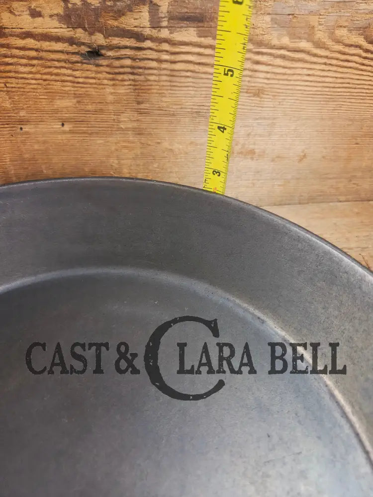 HTF 1920’s Wagner Sidney O #9 ’Arc Straight’ Skillet with Heat Ring. Beautiful design superior performance Skillet