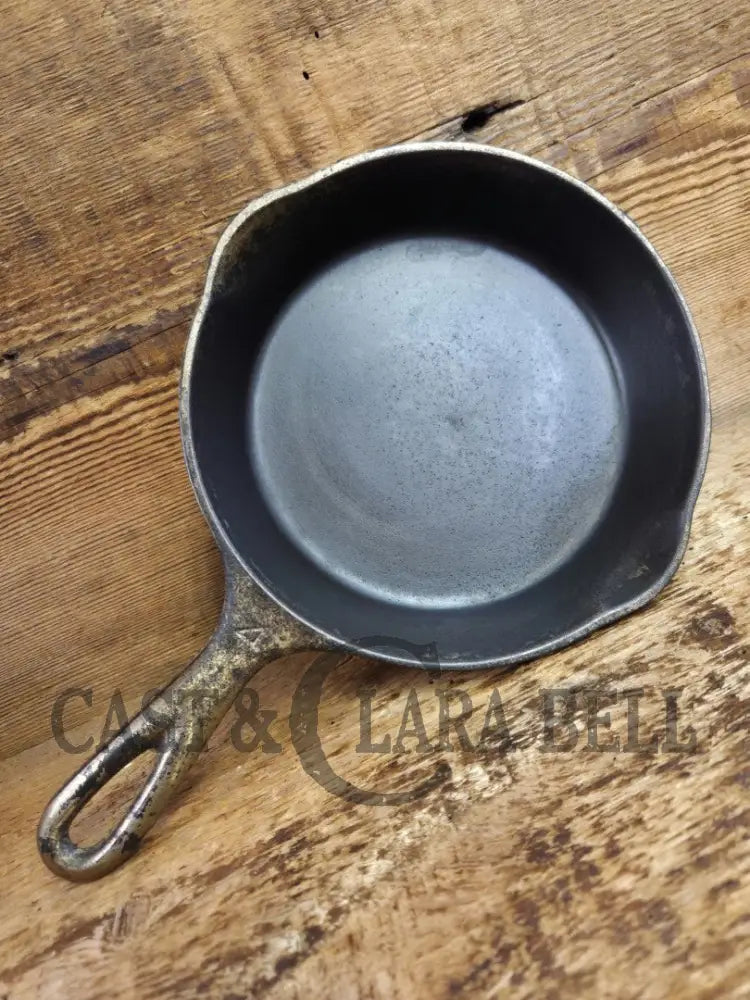 HTF! 1924 Wagner Ware #4 Cast Iron Skillet with Heat Ring 1054. Plating outside black iron inside. Beautiful patina!