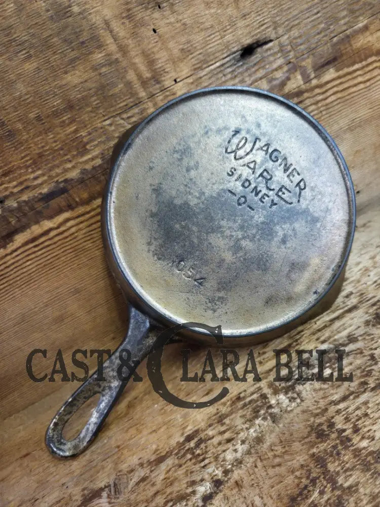 HTF! 1924 Wagner Ware #4 Cast Iron Skillet with Heat Ring 1054. Plating outside black iron inside. Beautiful patina!