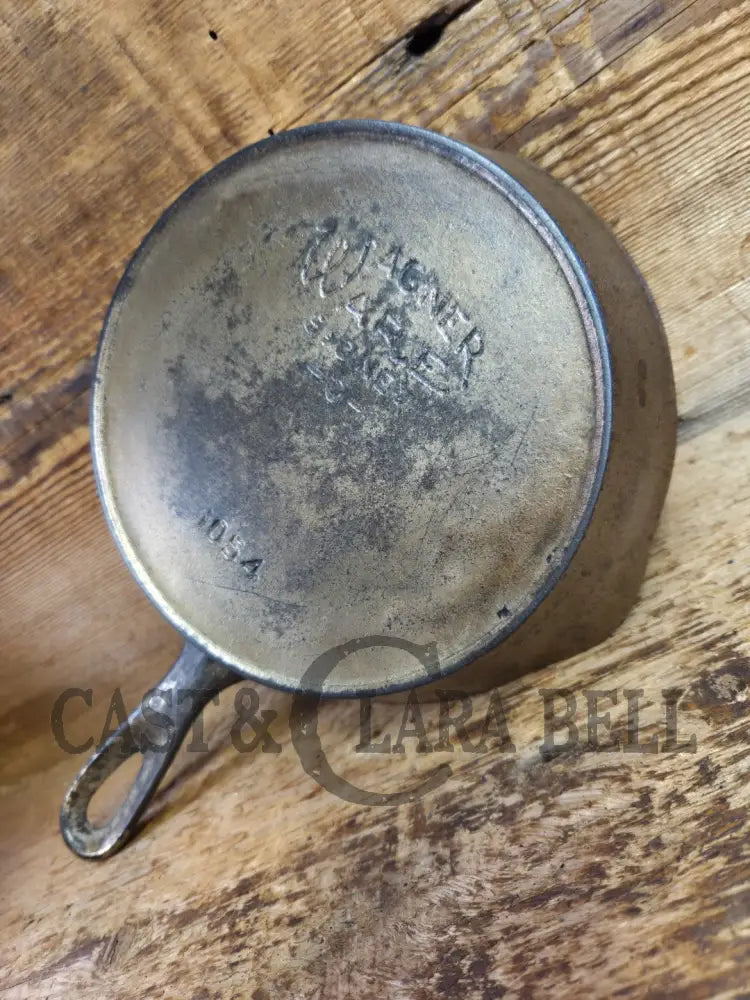 HTF! 1924 Wagner Ware #4 Cast Iron Skillet with Heat Ring 1054. Plating outside black iron inside. Beautiful patina!