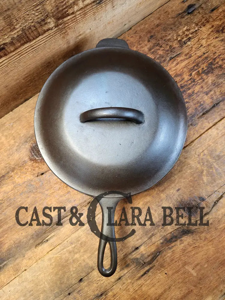 Htf! 1930’S Era Lodge #8 Skillet With Crescent Or ’Scalloped’ Bottom And Lid. Raised Z Makers