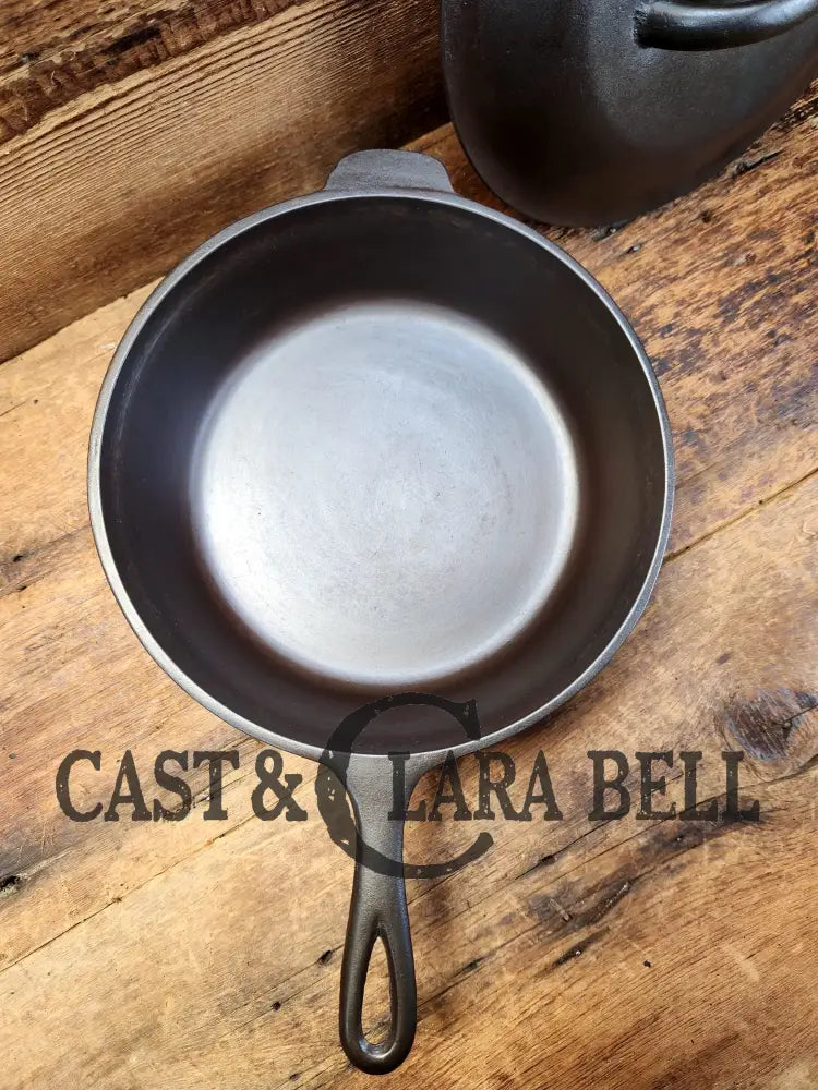 Htf! 1930’S Era Lodge #8 Skillet With Crescent Or ’Scalloped’ Bottom And Lid. Raised Z Makers