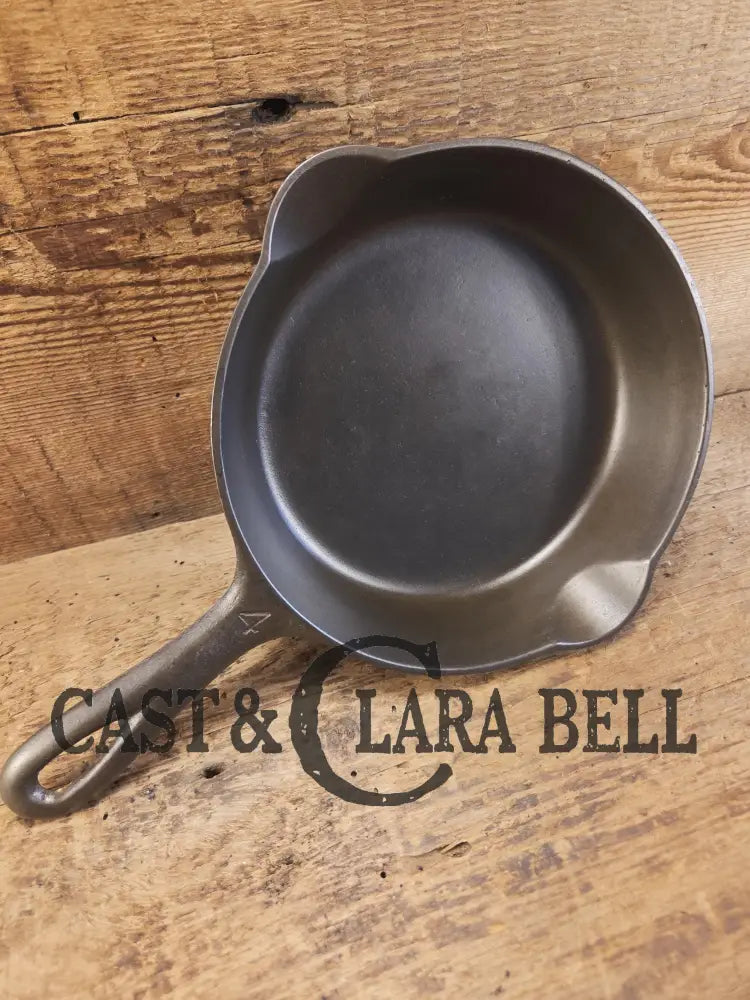 HTF 1930’s Griswold #4 Cast Iron Skillet with Large Block Logo 702 Smooth Bottom. Collector Grade Skillet