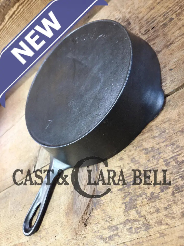 HTF and Gorgeous! 1905 Era Wagner made Sidney ’Arc logo’ #7 Cast Iron Skillet. VERY good condition!