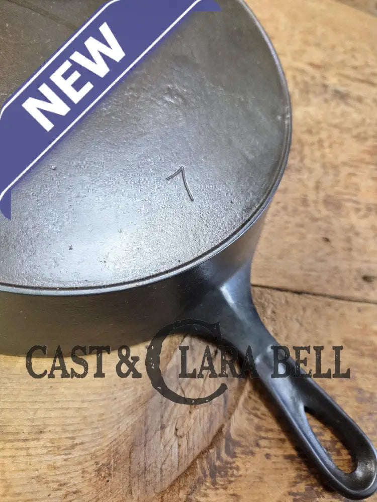 HTF and Gorgeous! 1905 Era Wagner made Sidney ’Arc logo’ #7 Cast Iron Skillet. VERY good condition!