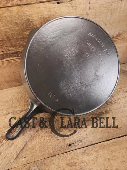 HTF and Gorgeous! Early 1900’s Wagner ’Arc Straight’ logo #10 Cast Iron Skillet. Big skillet for big appetites! Skillet