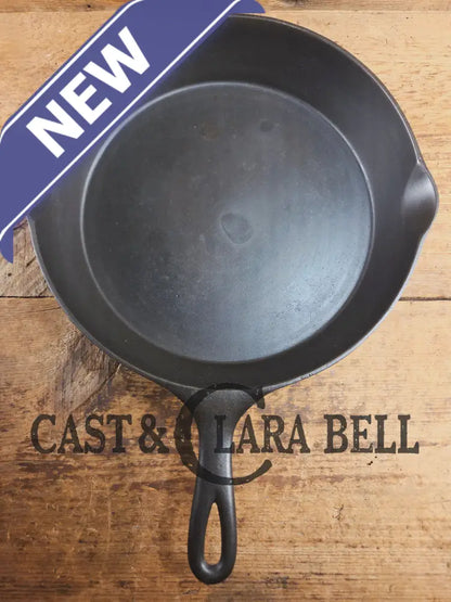 HTF and Gorgeous! Early 1900’s Wagner ’Arc Straight’ logo #10 Cast Iron Skillet. Big skillet for big appetites! Skillet