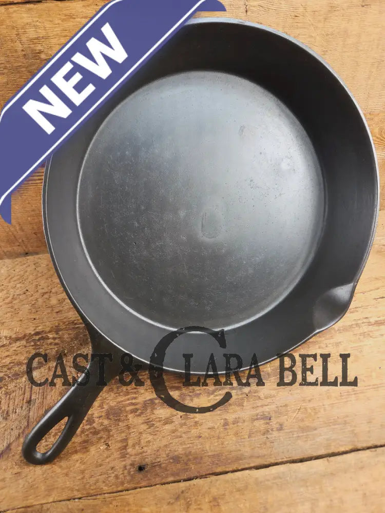 HTF and Gorgeous! Early 1900’s Wagner ’Arc Straight’ logo #10 Cast Iron Skillet. Big skillet for big appetites! Skillet