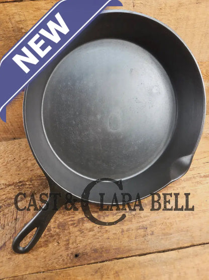 HTF and Gorgeous! Early 1900’s Wagner ’Arc Straight’ logo #10 Cast Iron Skillet. Big skillet for big appetites! Skillet