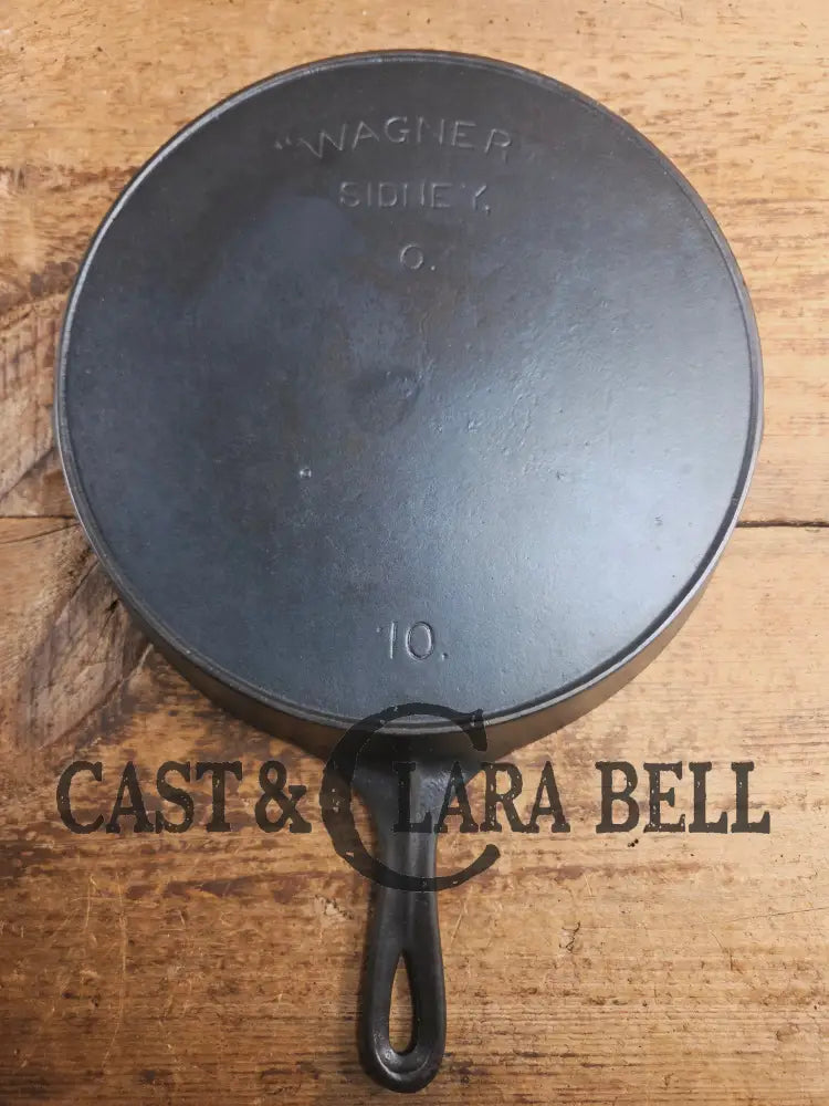 HTF and Gorgeous! Early 1900’s Wagner ’Arc Straight’ logo #10 Cast Iron Skillet. Big skillet for big appetites! Skillet