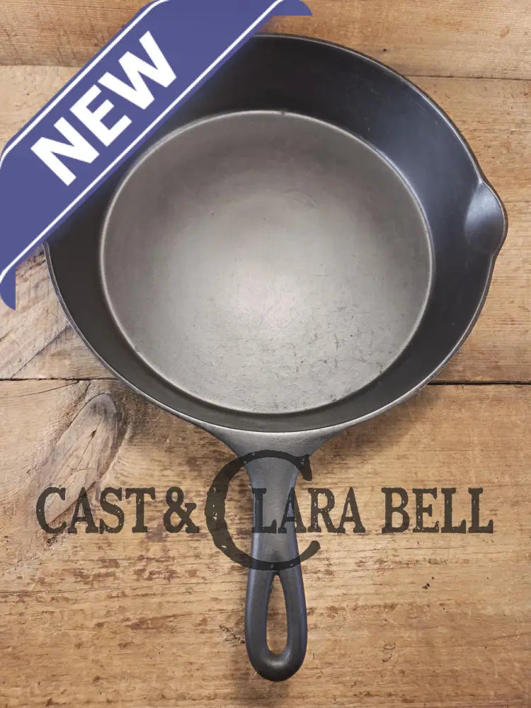 HTF and Gorgeous! Early 1900’s Wagner ’Arc Straight’ logo #10 Cast Iron Skillet. Big skillet for big appetites! Skillet